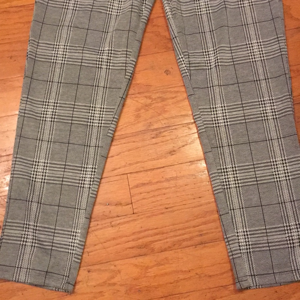 NWT WOMEN’S BLACK & WHITE ANKLE PANTS - Picture 3 of 8